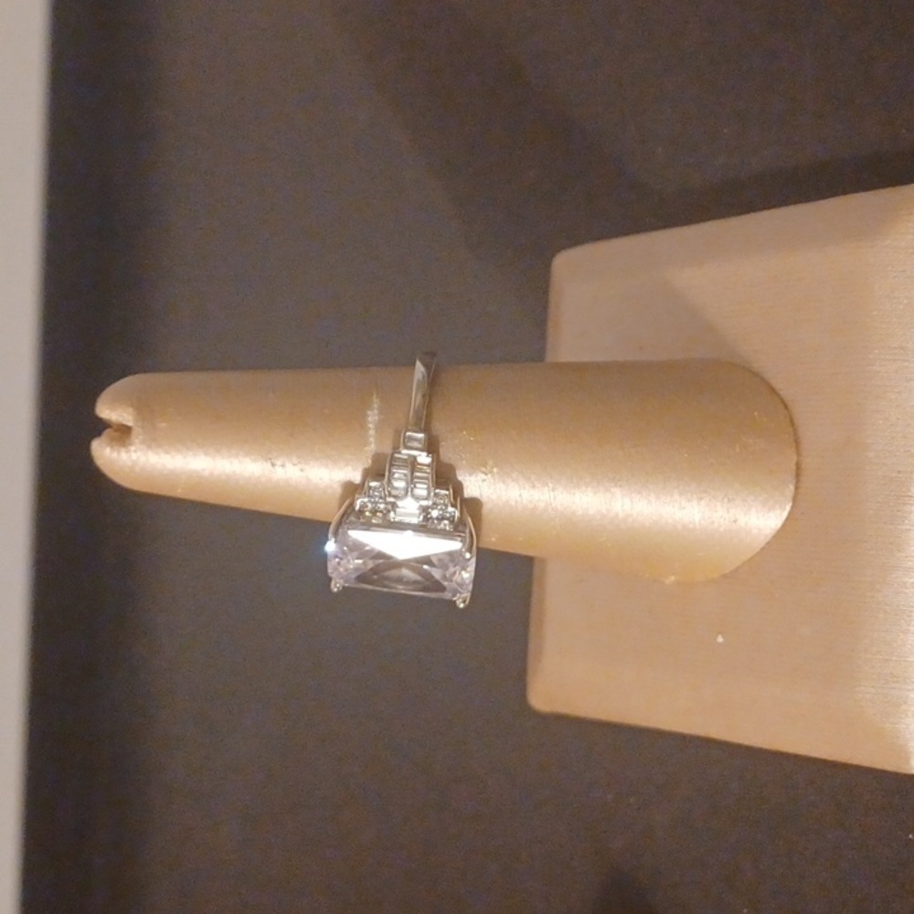 Diamond Simulant Ring! - image 4